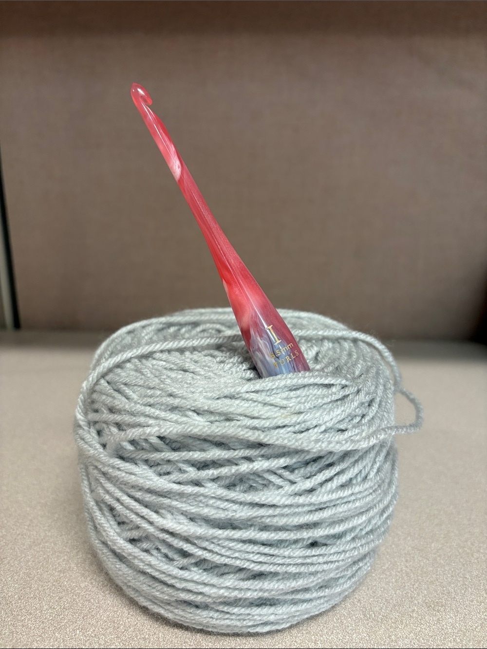 Furls Cotton Candy Resin Crochet Hook size I 5.5mm